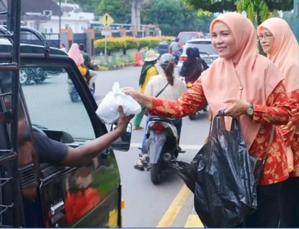 Ramadhan Berkah, TP PKK - Dharma Wanita Kota Sidempuan Berbagi Takjil