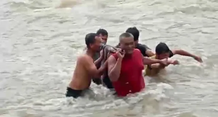 Ambil Air Wudhu Hanyut Di Sungai,  Mayat Wanita Mengambang
