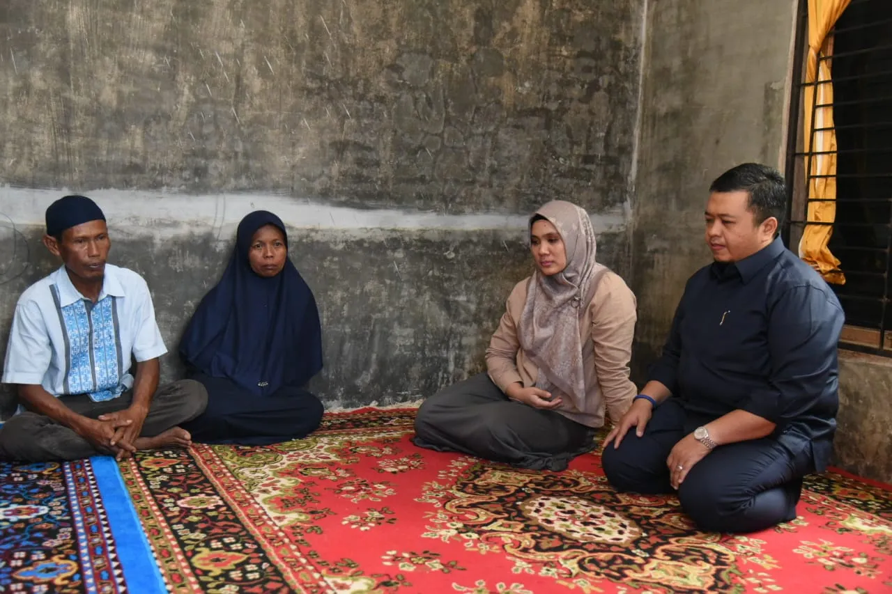 Bupati Tapsel Kunjungi Rumah Korban Pembunuhan Mahasiswa Polmed, Minta Pelaku Dihukum Setimpal