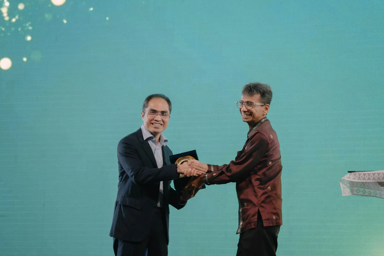 Cerita Dirut Bio Farma, Selamatkan Indonesia Melalui Vaksin Kepada Para Wisudawan SBM ITB