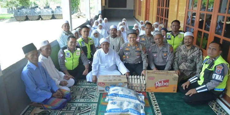 Ramadhan Berkah, Polres Tapsel Aksi Baksos di Panti Jompo