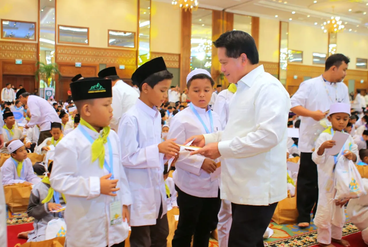 Maknai Ramadhan & Nuzulul Quran, BSI Bagi THR 2.222 Anak Yatim