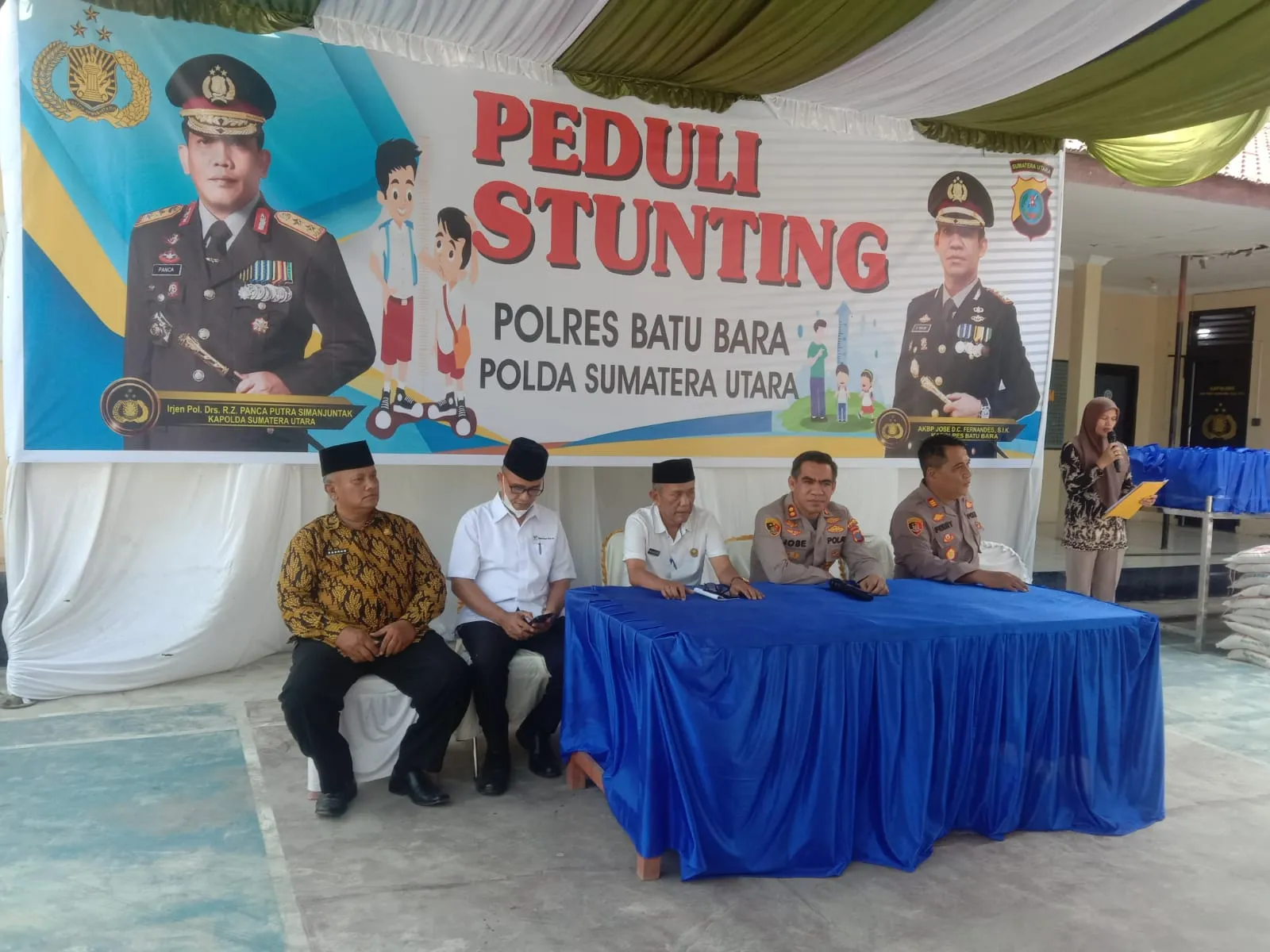 Polsek & Polres Batu Bara Berikan Makanan Bergizi Anak Penderita Stunting