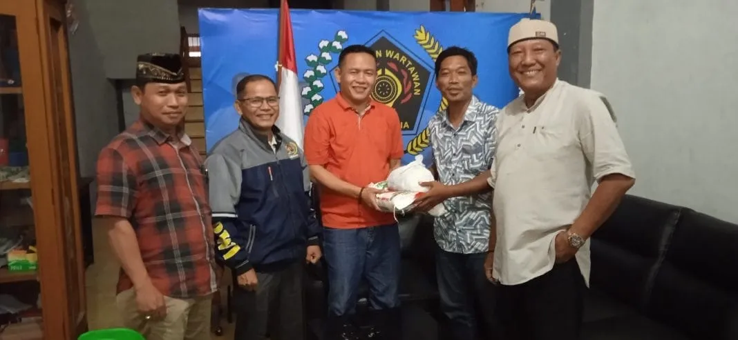 Rumah Aspirasi Sihar Sitorus Center Salurkan Paket Sembako PWI Tabagsel
