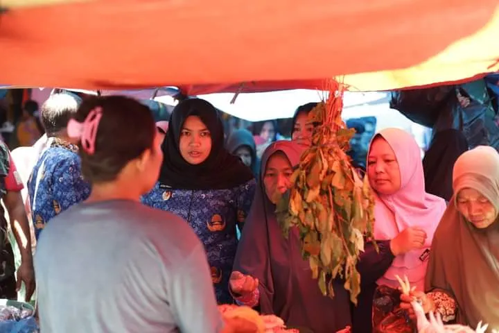 Wabup Sidak Pasar Maga,  Bantu Korban Kebakaran