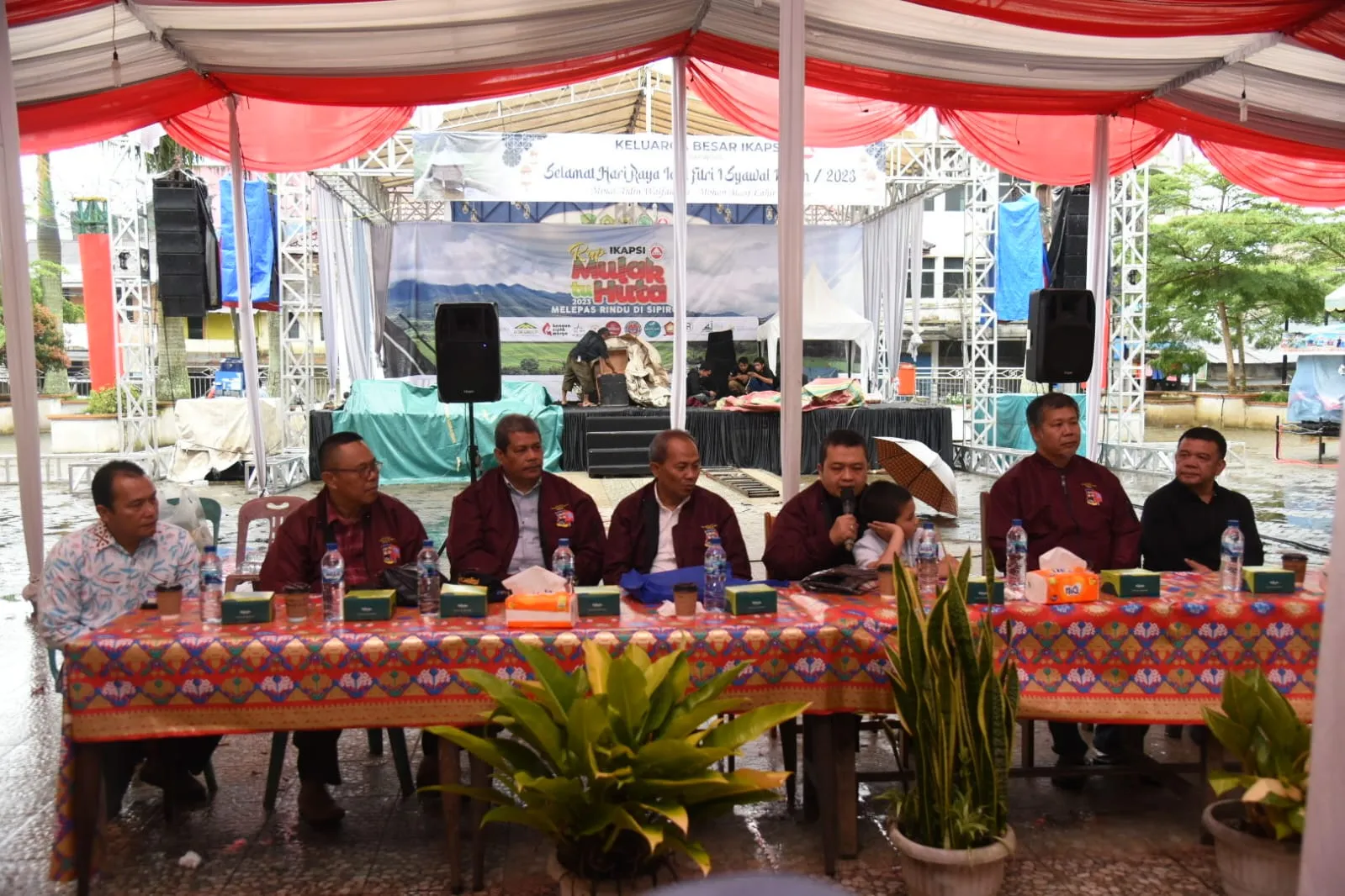Bupati Tapsel Serahkan Seekor Kerbau Kepada IKAPSI