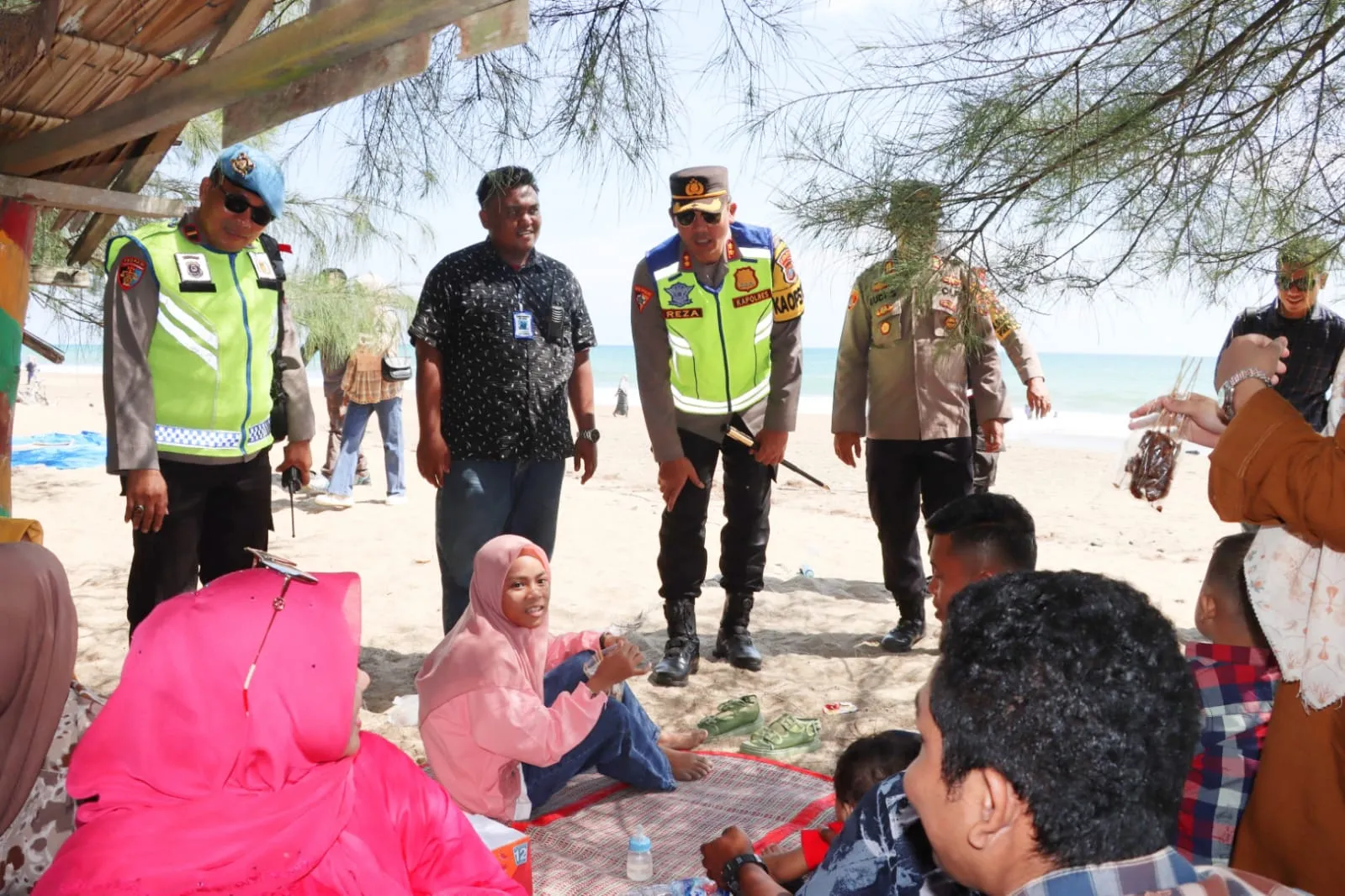 Objek Wisata Indah Di Pantai Barat Madina