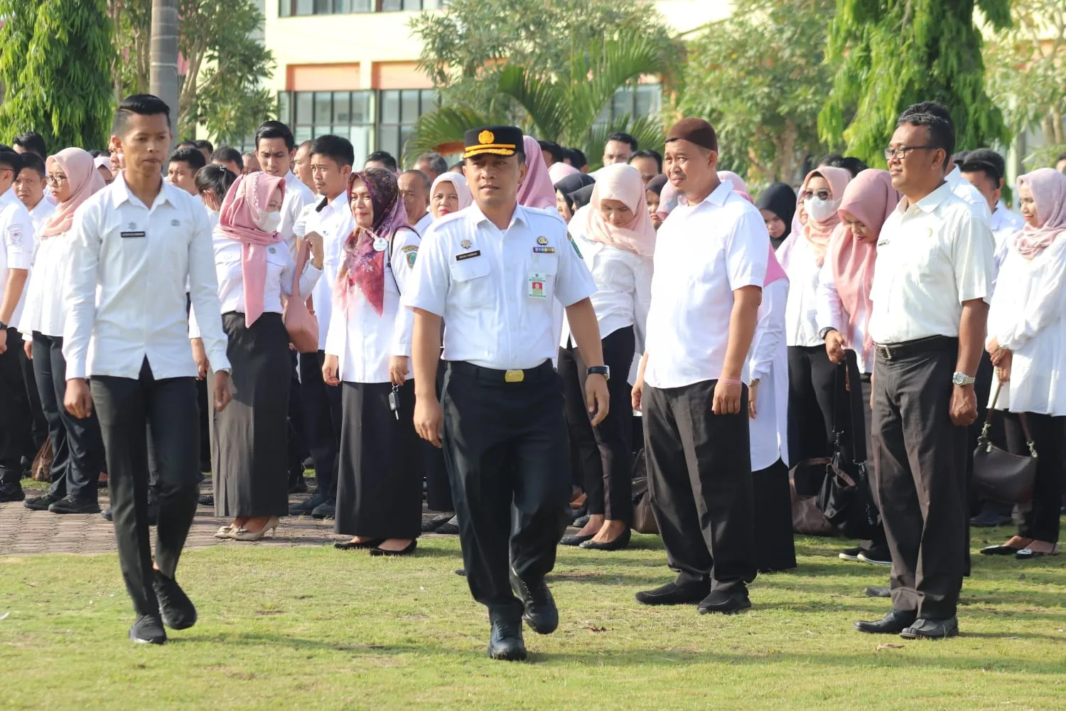Pemkap Paluta Apel Gabungan Hari Pertama Kerja.