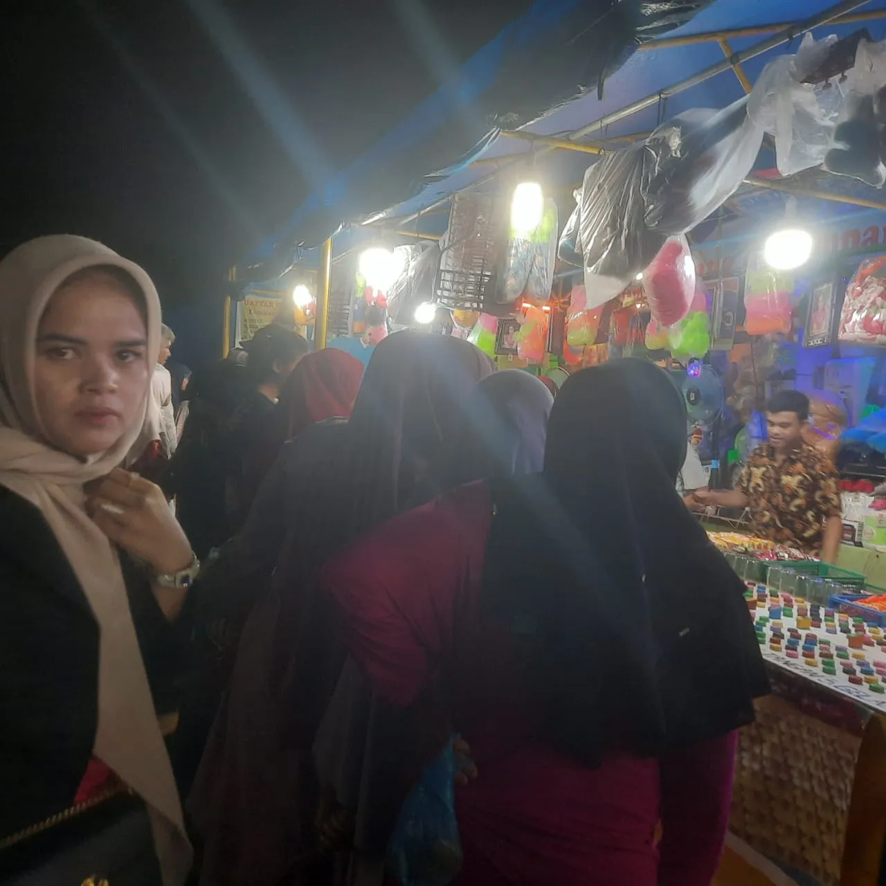 Pasar Malam Sarakmatua Berhadiah Boneka, Deterjen Dan Minyak Makan