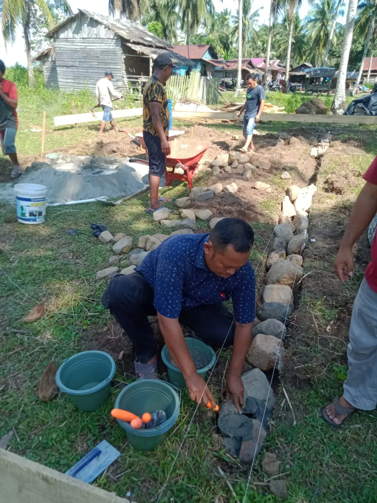 Partai Golkar Madina Bantu Bangun  Rumah Layak Huni Di Singkuang 1