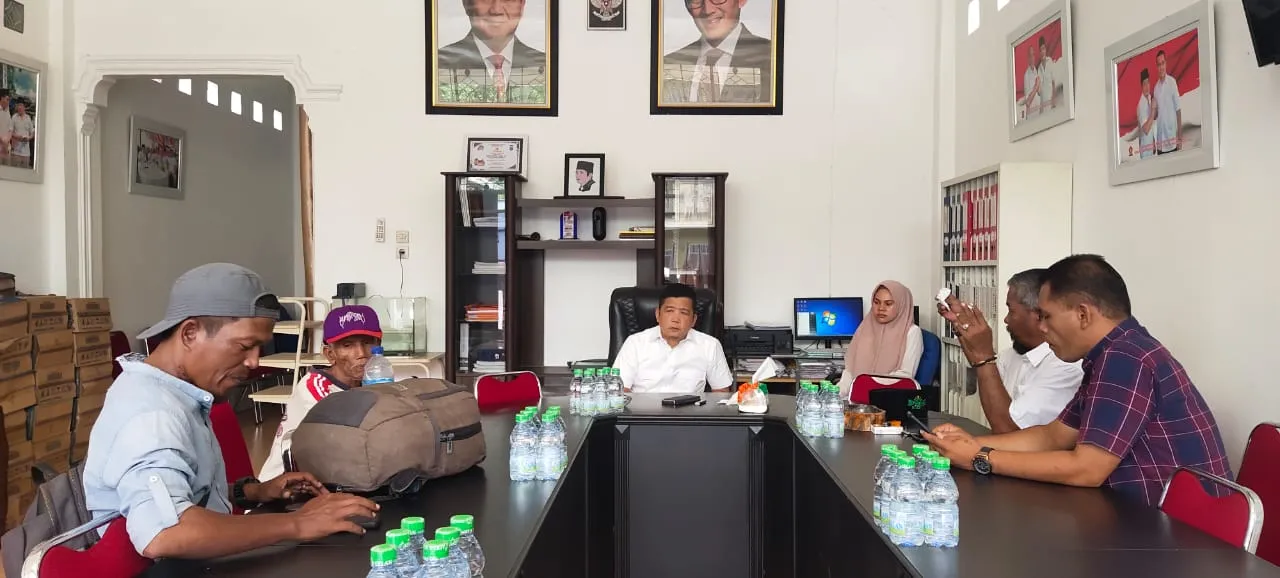 Si Kakek Berkeliling Dua Tahun Cari Kerja