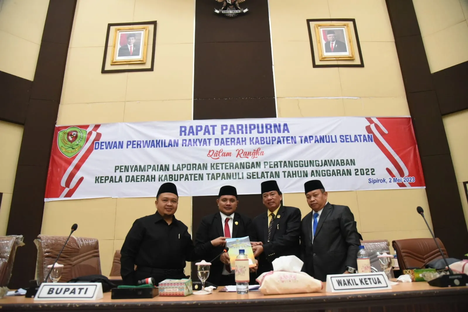 Bupati Tapsel Sampaikan Nota Pengantar LKPJ 2022