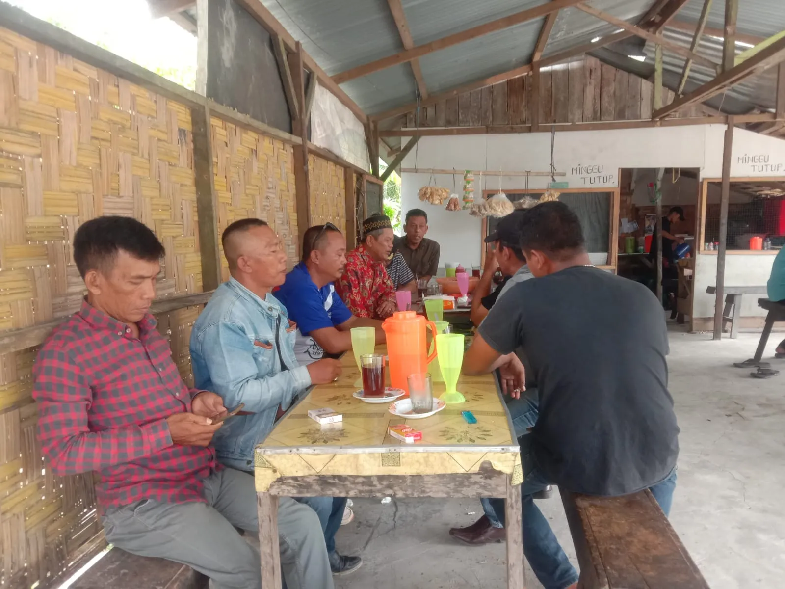 Korlap Desa & Wartawan Ngopi Bareng