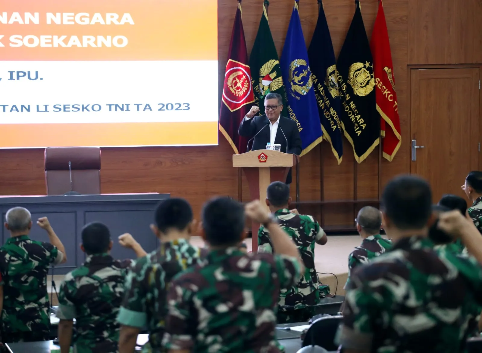 Hasto Motivasi Perwira TNI Jangan Takut Berimajinasi