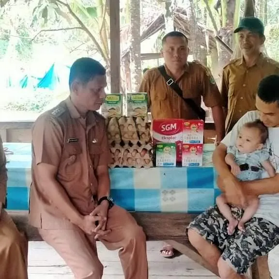 Camat Angkola Barat Galakkan PMT Kepada Balita