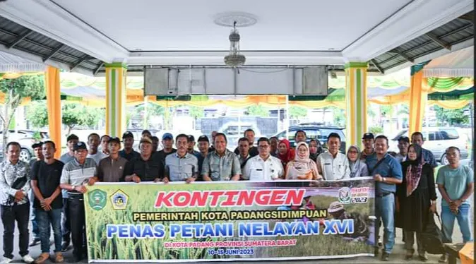 Walikota Padangsidimpuan Lepas Kontingen Penas KTNA di Kota Padang