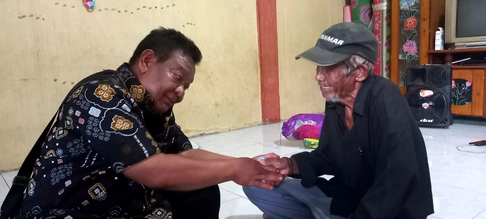 Daniel Pinem Jenguk Warga Kurang Mampu