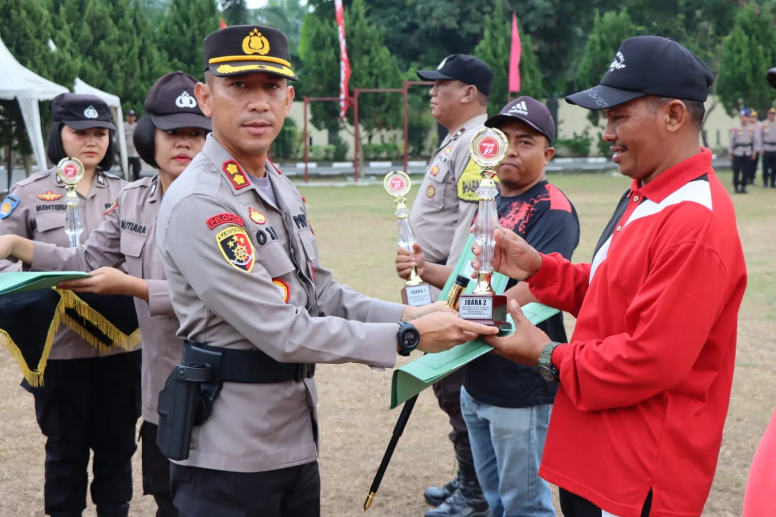 Kasat Kamling Terima Penghargaan dari Kapolres Serdang Bedagai