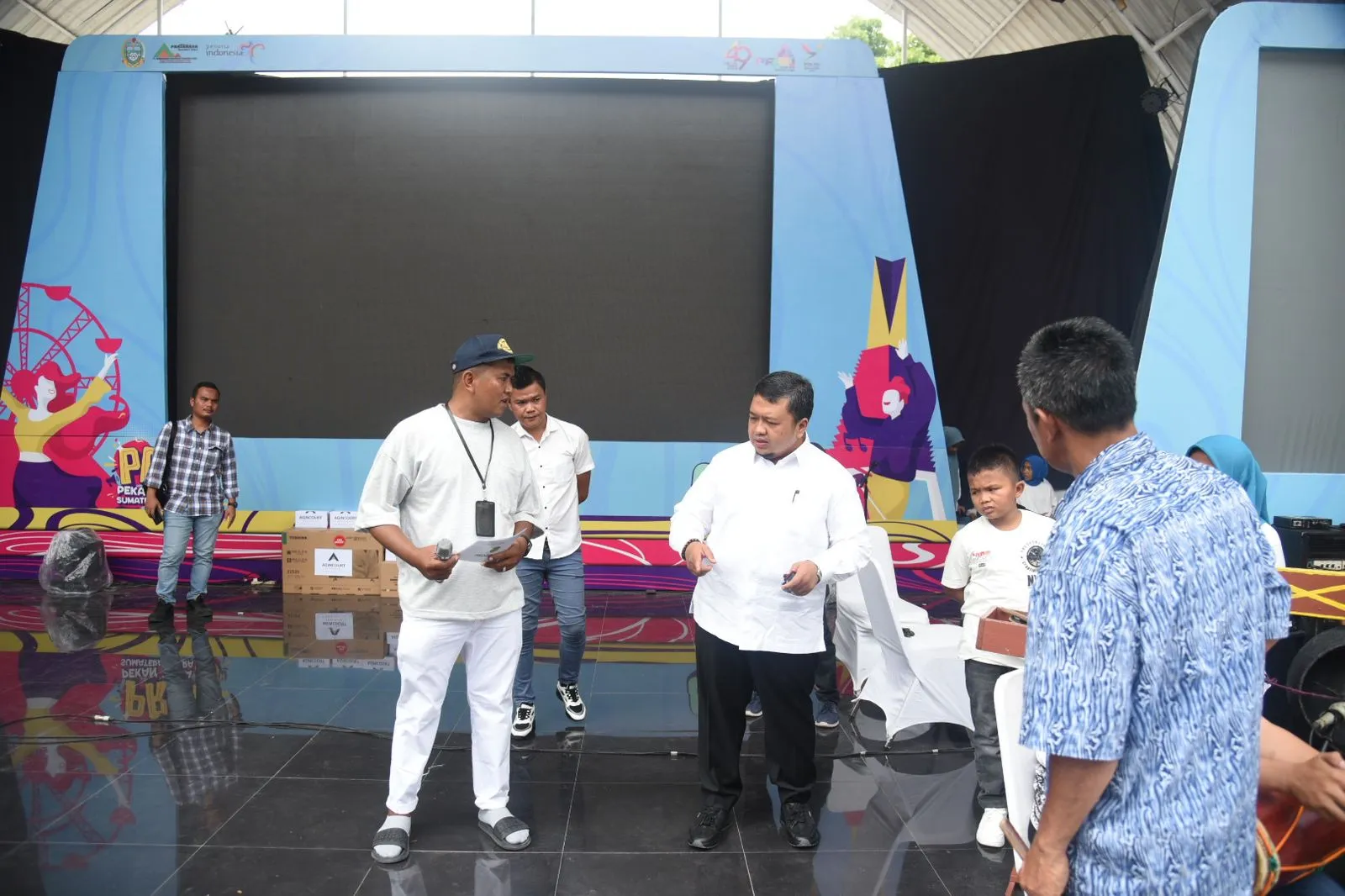Dolly Dorong Putra/i  Tampilkan Yang Terbaik  Pagelaran Kesenian dan Budaya Daerah Tapsel