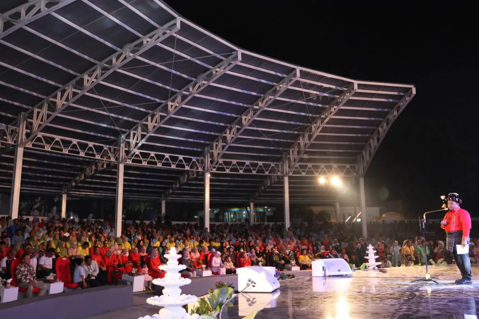 Ribuan Pengunjung Berbondong-bondong Hadiri Malam Pagelaran Kesenian dan Budaya Tapsel