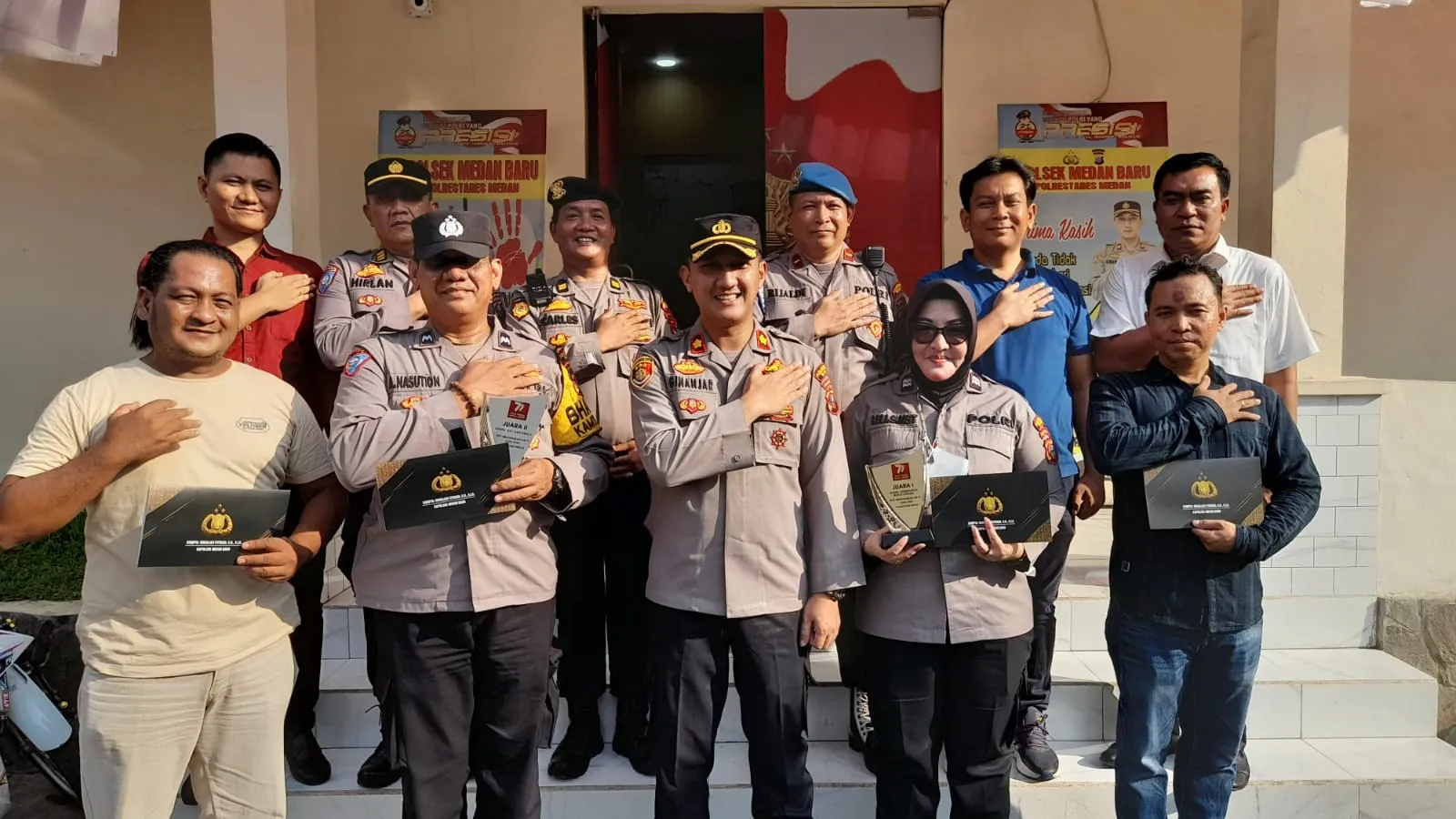 HUT Bhayangkara ke-77, Personil Berprestasi Polsek Medan Baru Terima  Penghargaan