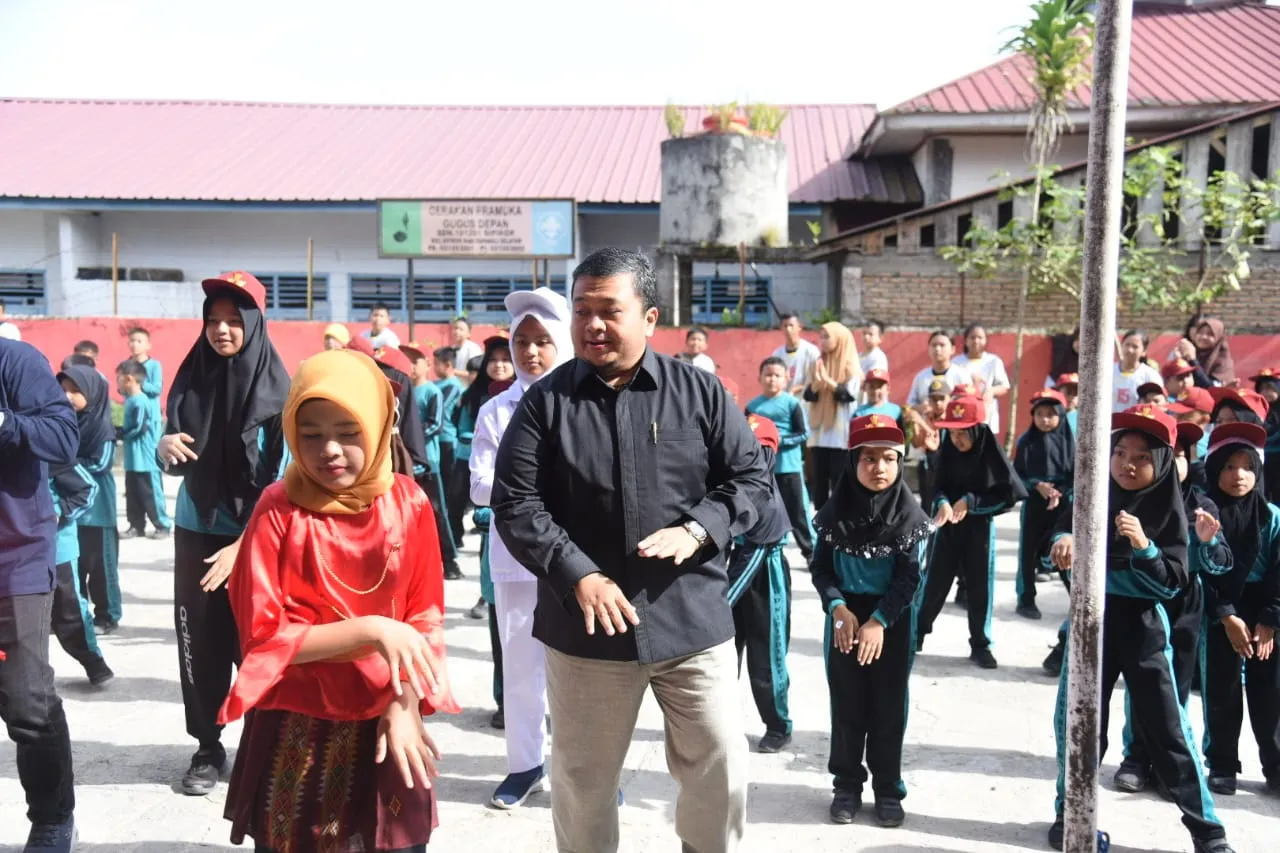 Meriahkan Gebyar Sekolah Sehat, Bupati Tapsel Senam Bersama