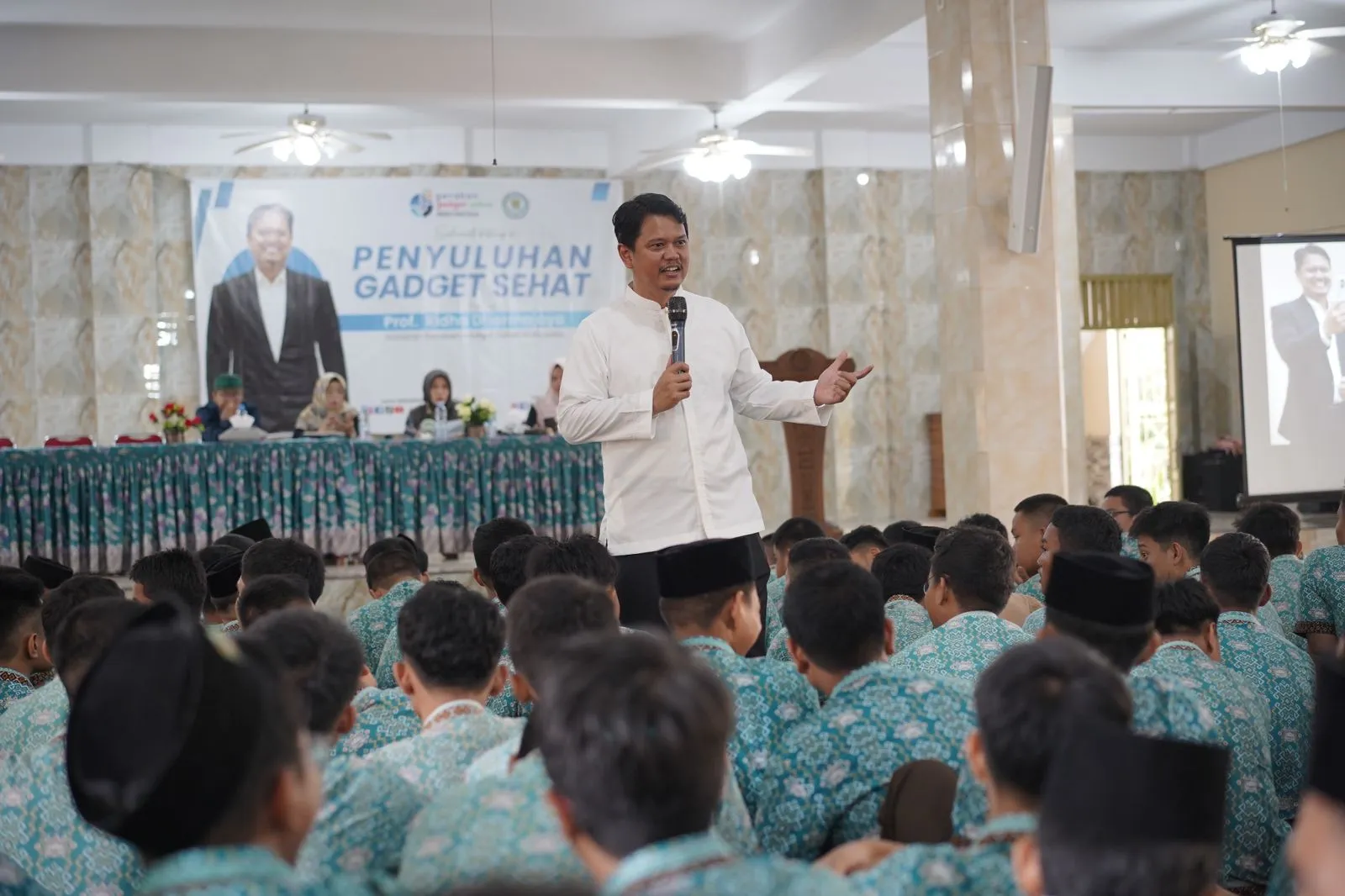 Gerakan Gagdget Sehat Sangat Penting Masuk Sekolah
