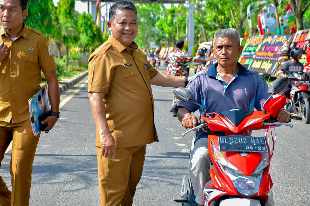 Pemkab Aceh Tamiang Bagi 10 Juta Bendera Merah Putih