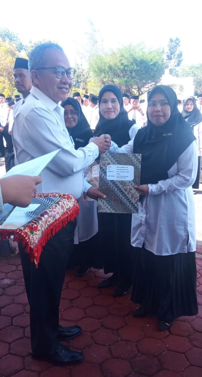 Pj Bupati Aceh Singkil Serahkan 285 SK PPPK