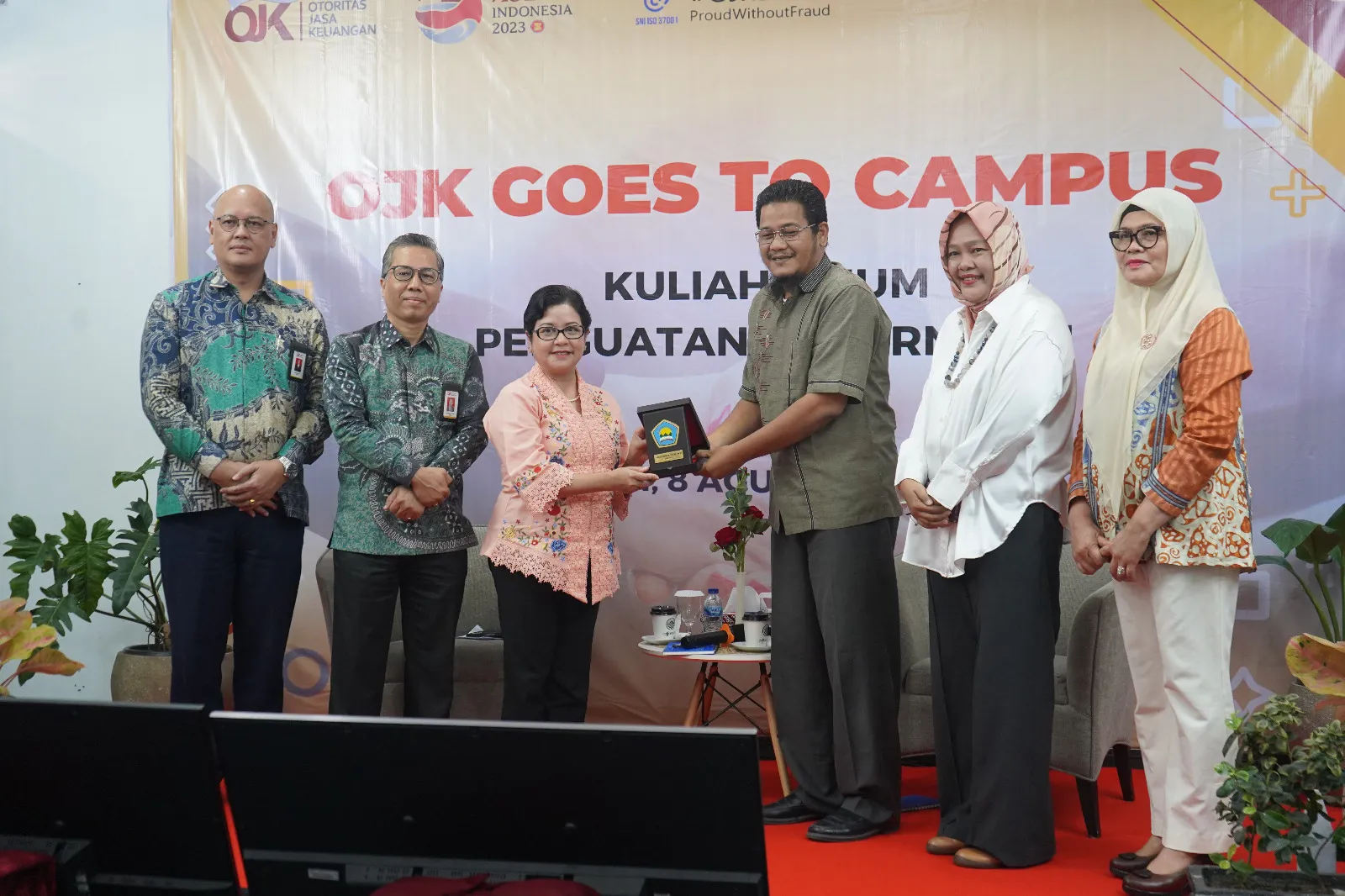 OJK Gelar Goes to Campus di Medan