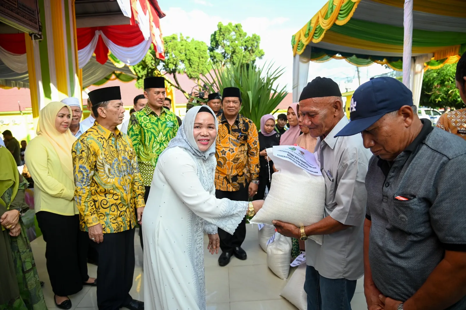 Pemko Padangsidimpuan Salurkan Zakat Baznas