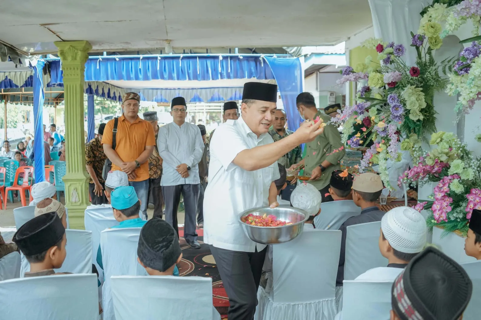 Bupati Batubara Tepung Tawar Khitanan Massal