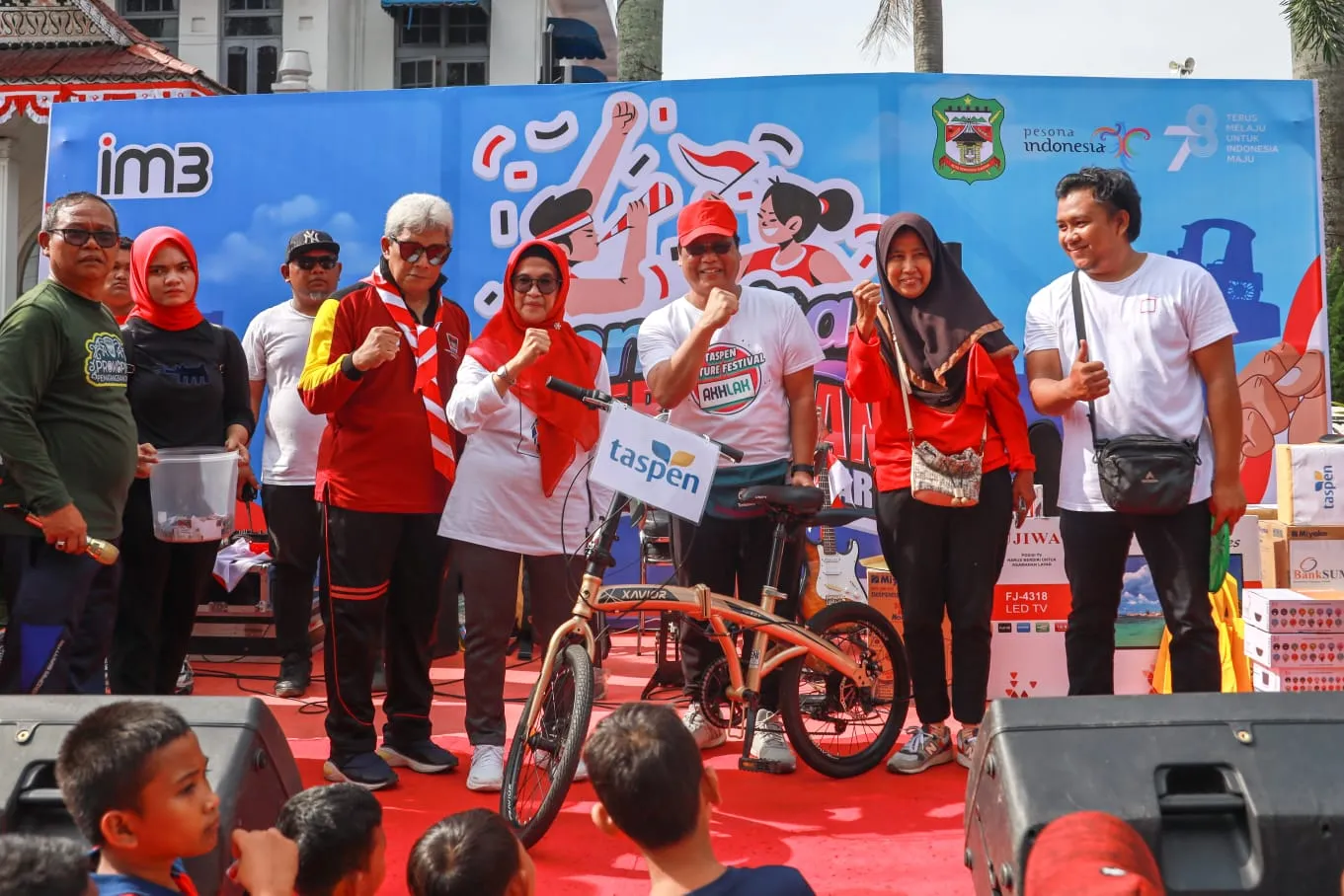 Wali Kota  dan Ketua Dekranasda Bersama Ribuan Warga Hadiri Car Free Day