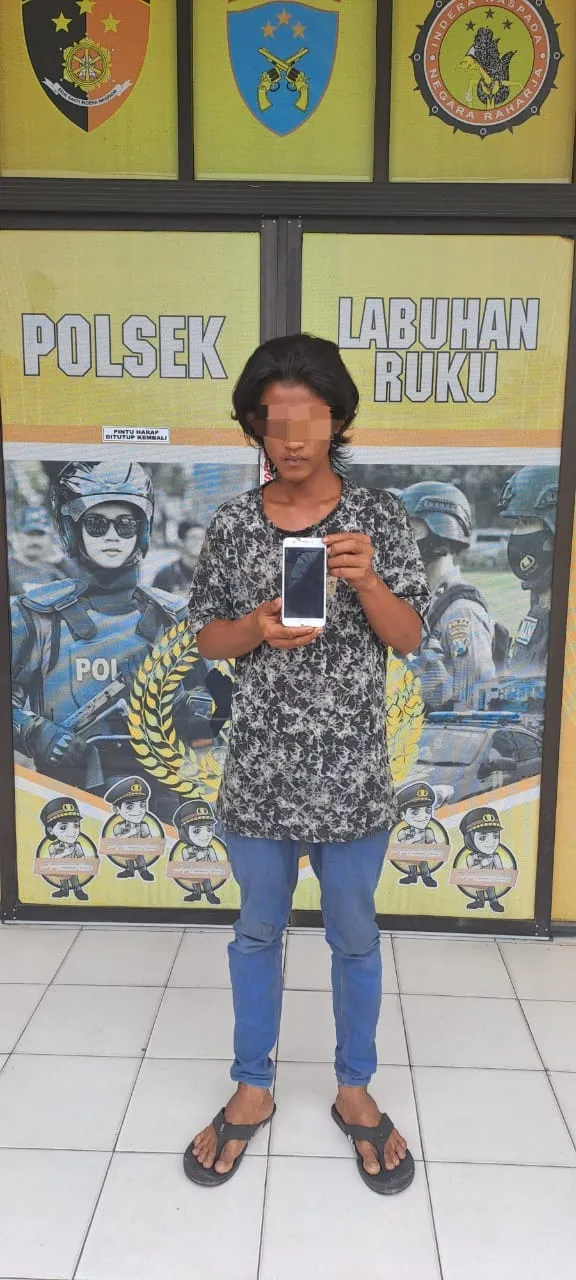 Polsek Labuhan Ruku Ringkus Pencuri HP di Gudang Ikan