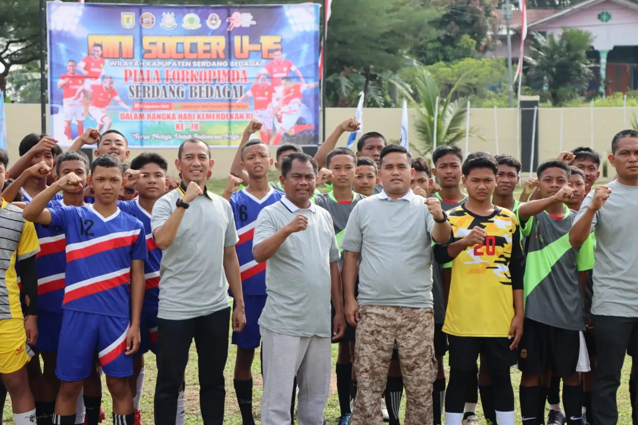 Bupati  Sergai Buka Turnamen Mini Soccer U-15