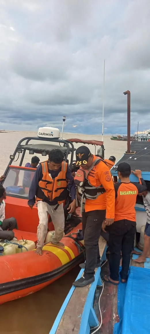 Kapal Nelayan Karam Di Pulau Tamang, 14 ABK Selamat