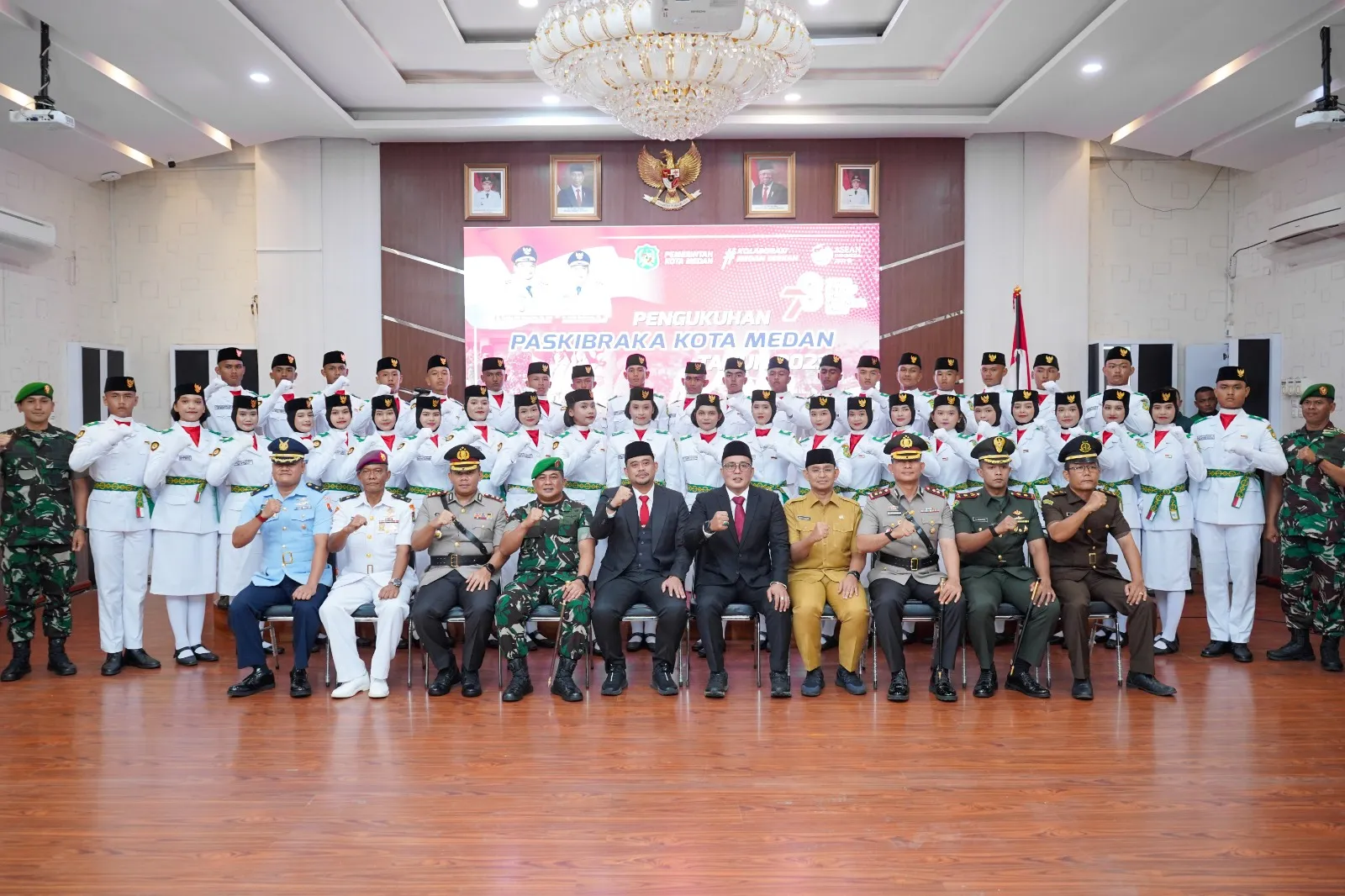 Bobby Nasution Kukuhkan 42 Anggota Paskibraka