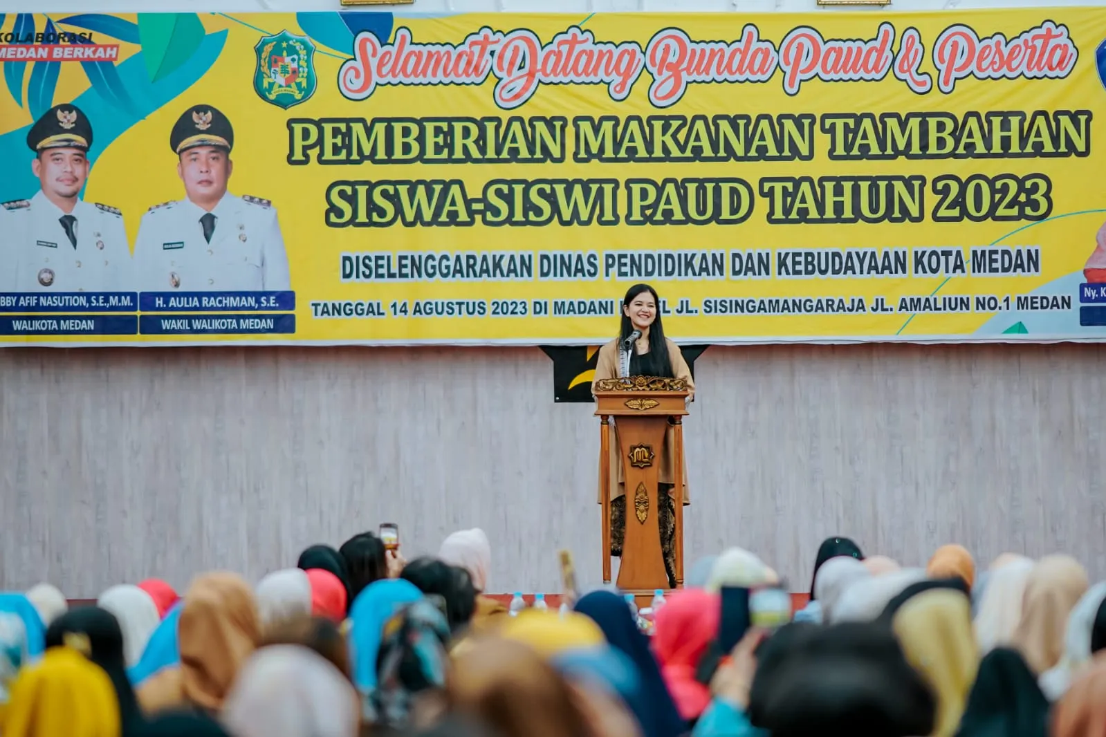 Dukung Penanganan Stunting, Ny Kahiyang Ayu Serahkan PMT kepada 370 Lembaga PAUD