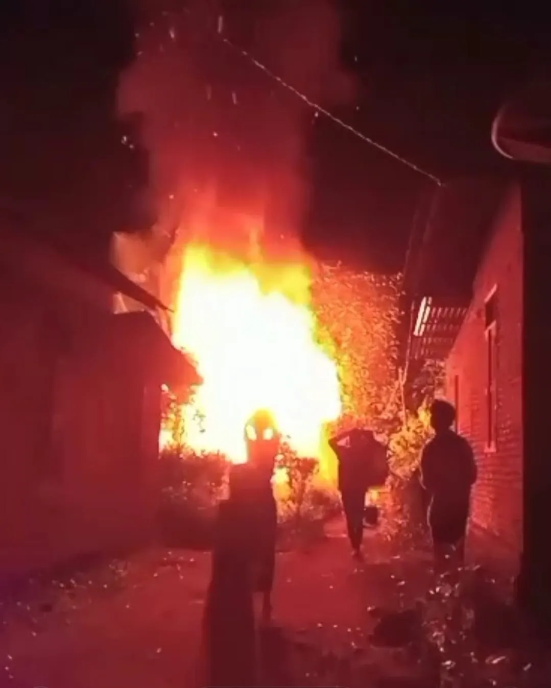 Rumah Keluarga Kurang  Mampu Musnah Terbakar