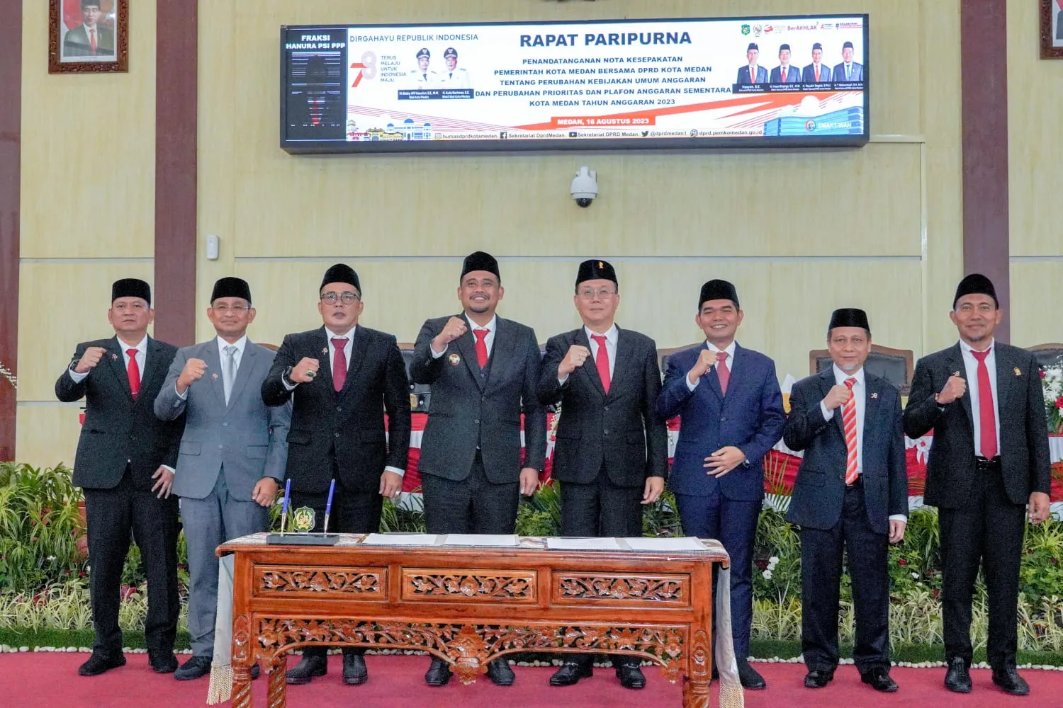 Bobby Tersenyum, Pengumuman Kenaikan Gaji Langsung  Disambut Tepuk Tangan