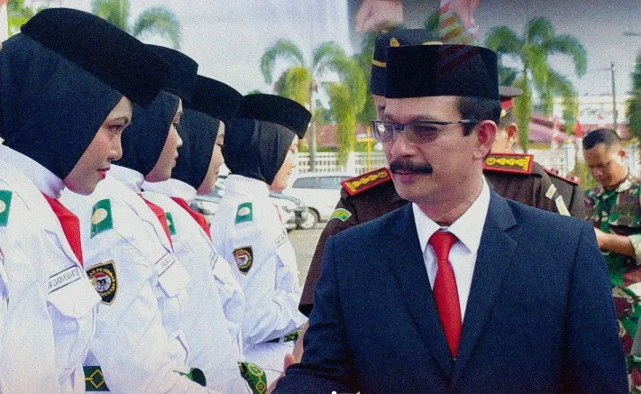 Meurah Budiman Kukuhkan Paskibraka Aceh Tamiang