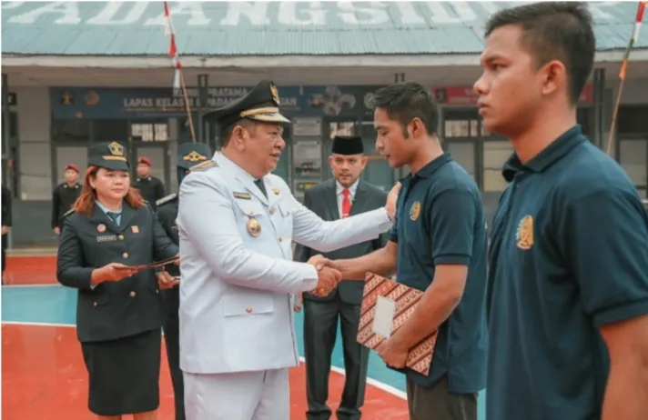 HUT RI Ke-78, Ratusan Warga Binaan Kelas IIB Padangsidimpuan Terima Remisi