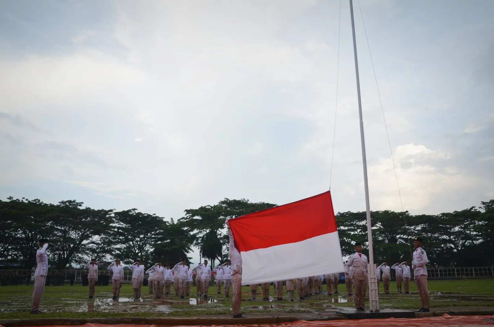 Upacara Penurunan Bendera Merah Putih di Padangsidimpuan Berlangsung Sukses