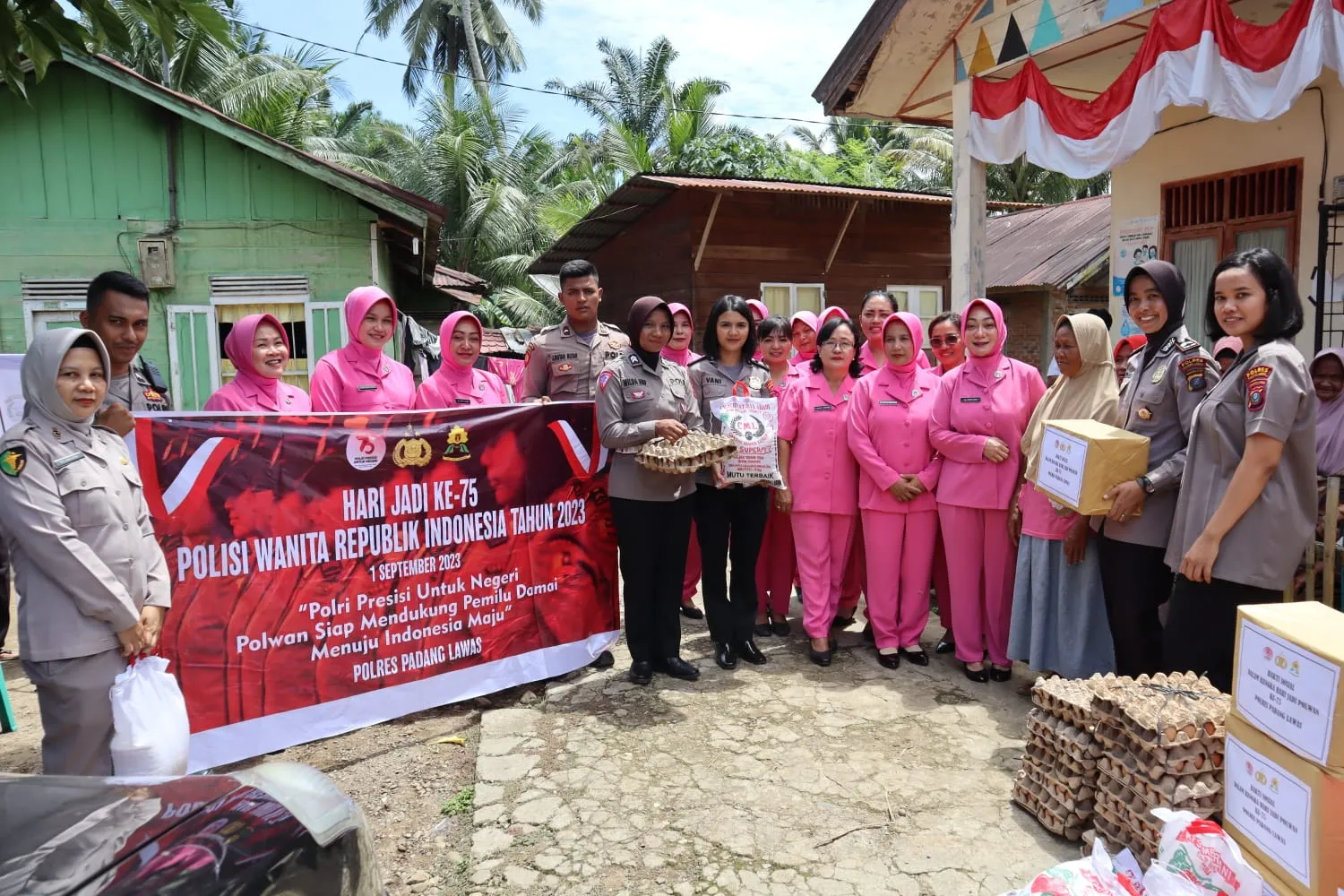 Polwan Polres Palas Gelar Baksos Di Tanjung Botung