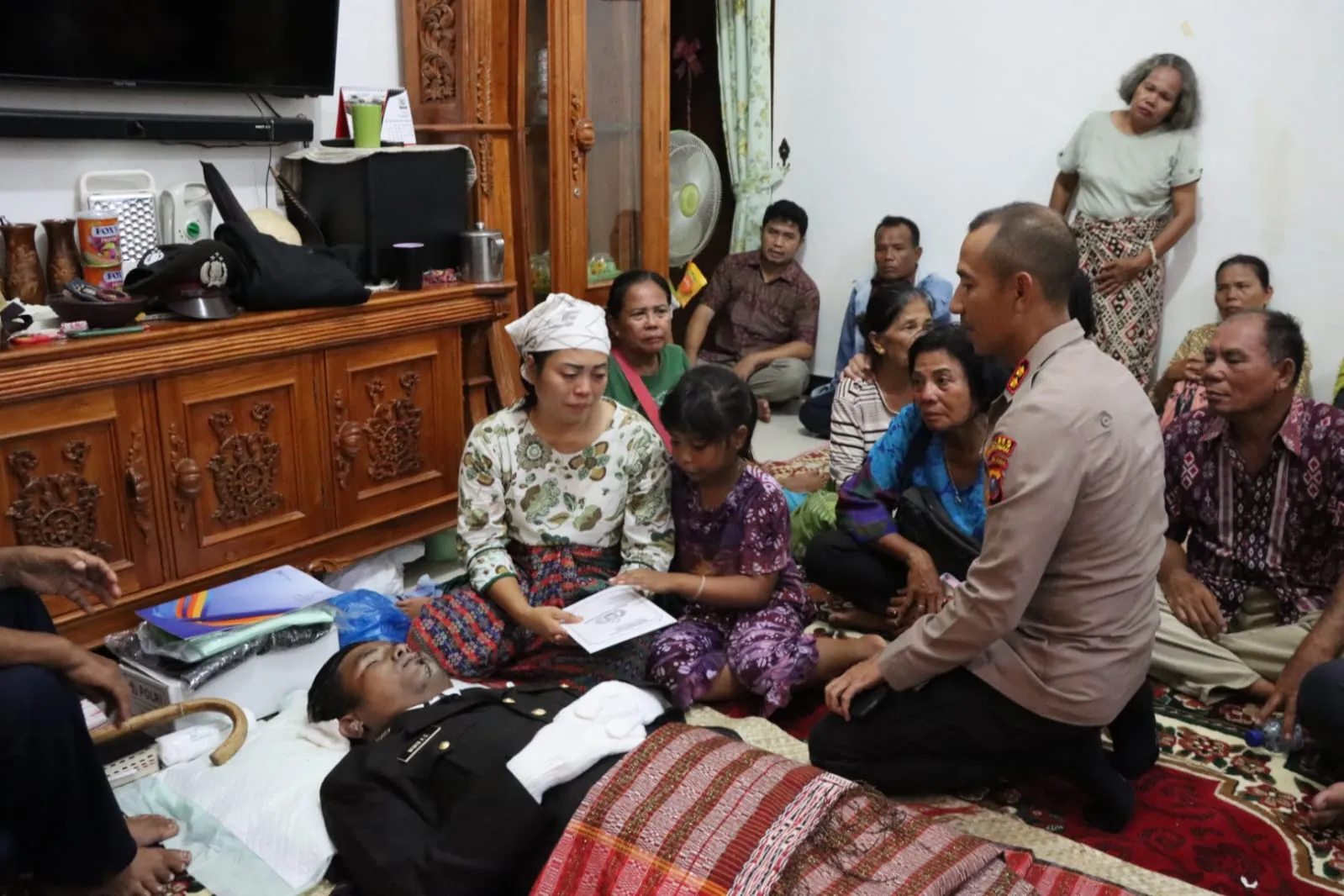 Kapolres Sergai Melayat Ke Rumah Almarhum Bripka Wiwin A. Sinaga.