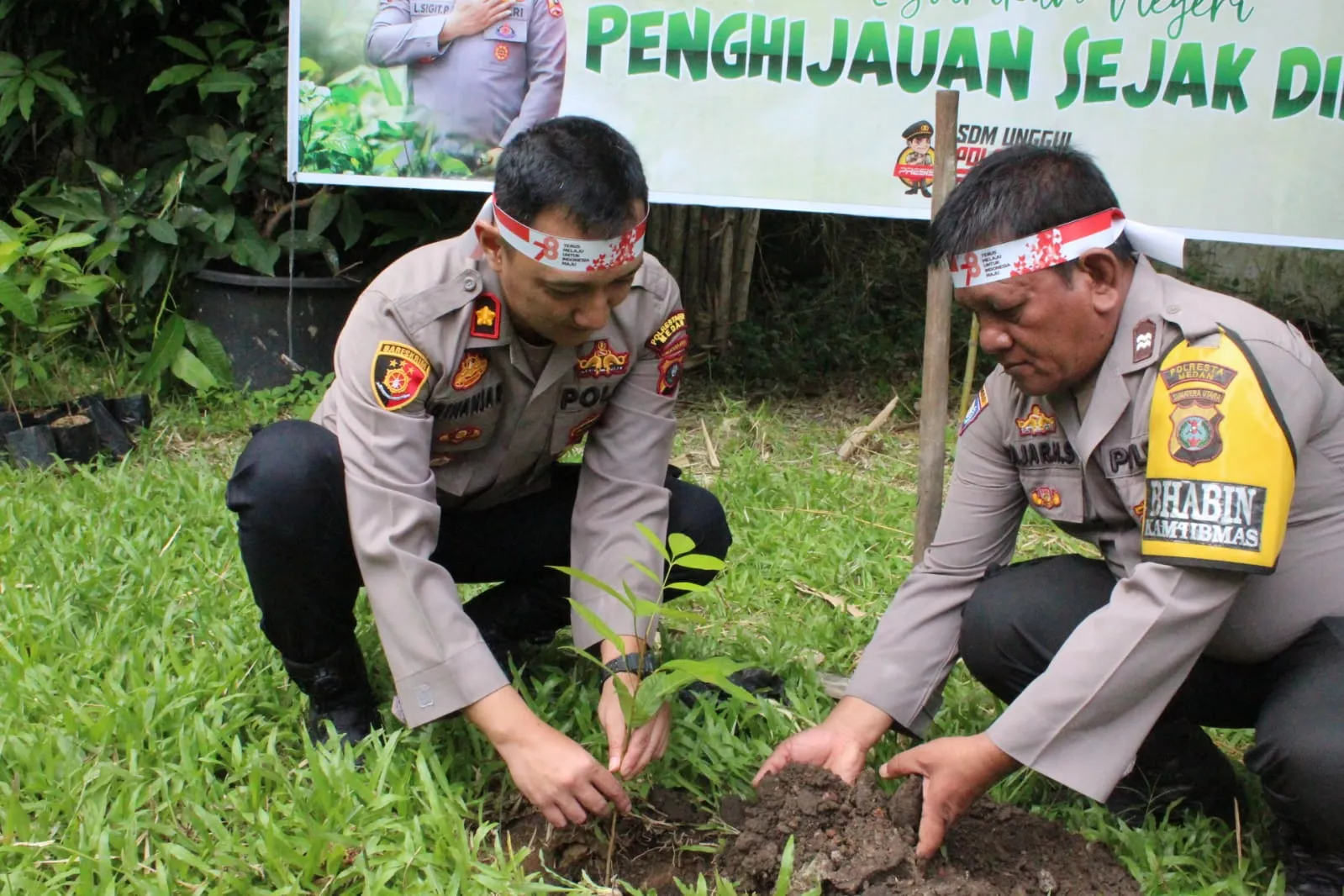 Polsek Medan Baru Tanam Ratusan Pohon