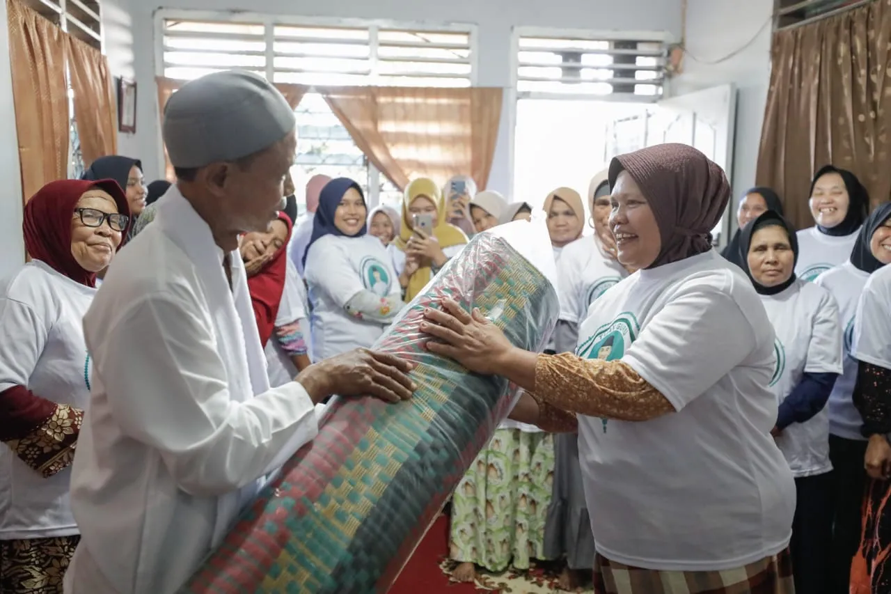 Tuan Guru Ganjar Ajak Ibu-ibu Majelis Taklim Belajar Agama Sambil Kenalkan Ganjar Pranowo