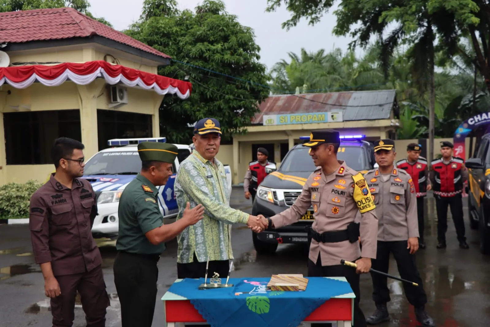 Kapolres Sergai Terima Dua Unit Mobil dari Pemkab Sergai.