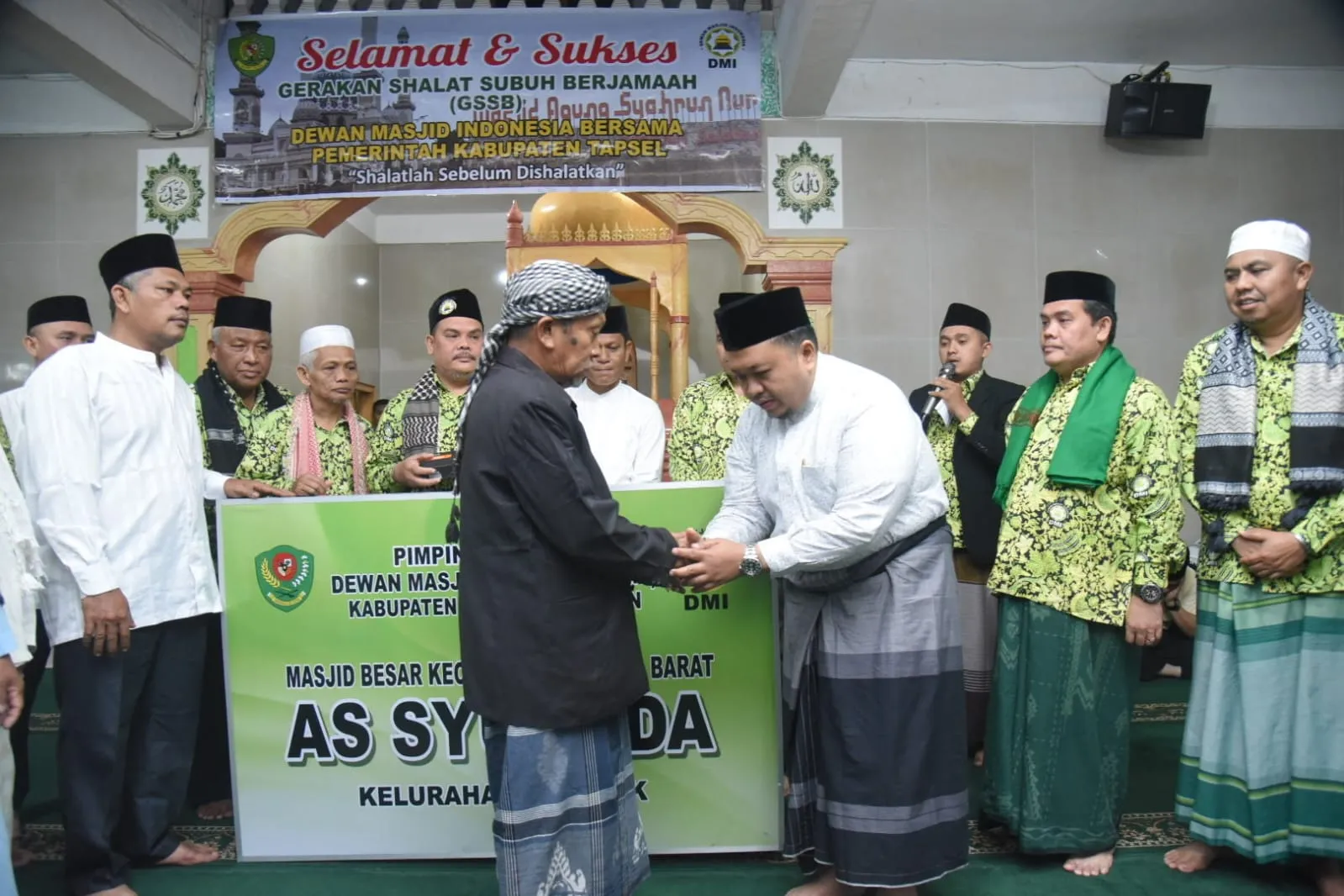 Bupati Dolly Minta Kades dan Lurah Ciptakan Kenyamanan Bagi Masyarakat
