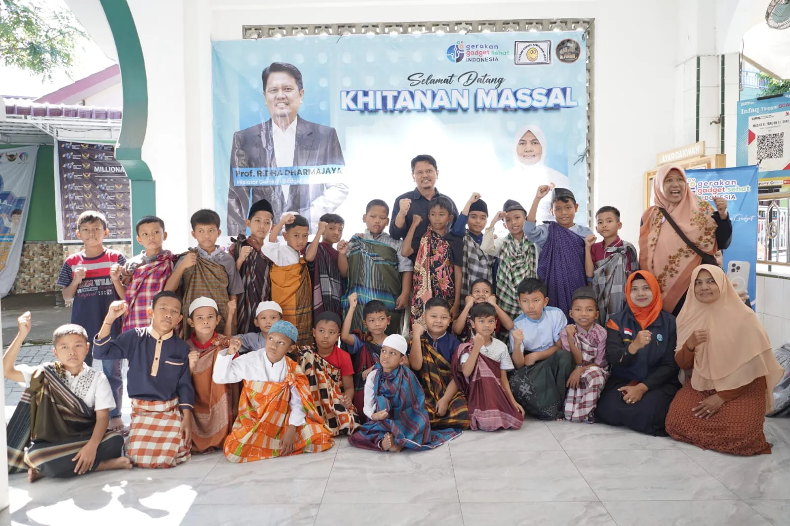Khitanan Massal Prof.Ridha Dharmajaya Terus Sambangi Warga Medan